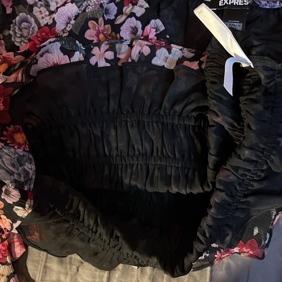 Express crop top floral print blouse. Sz xs. - Picture 12 of 12